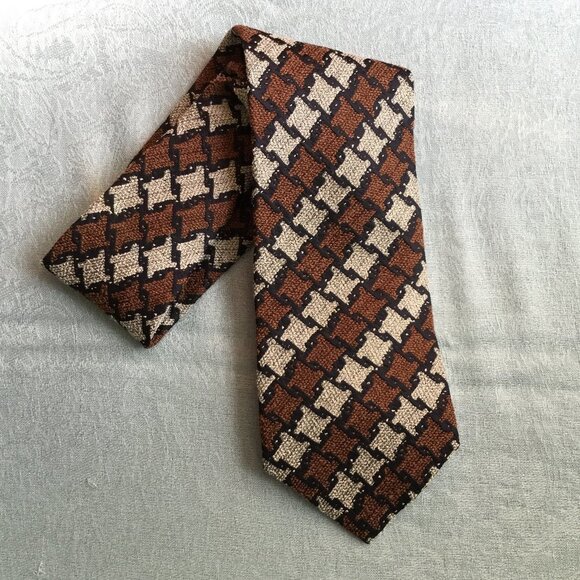 Tallia Woven Italian Silk Geometric Pattern Tie - Picture 1 of 6